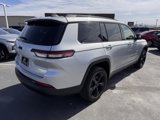 Used 2023 Jeep Grand Cherokee L Laredo image 5