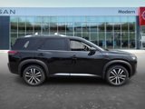 New 2025 Nissan Pathfinder Platinum image 4