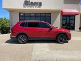 Used 2022 Volkswagen Tiguan SE w/ Panoramic Sunroof Package image 4