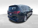 Used 2021 Chrysler Pacifica Limited w/ Uconnect Theater Family Group image 6