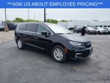 New 2025 Chrysler Pacifica Select image 2