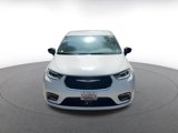 Used 2024 Chrysler Pacifica Touring-L image 4