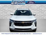 Used 2024 Chevrolet Trax LT w/ Sunroof Package image 2