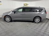 New 2025 Chrysler Pacifica Select image 4