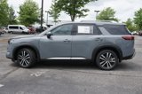 New 2025 Nissan Pathfinder Platinum image 2