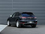 Certified 2021 Porsche Macan image 3