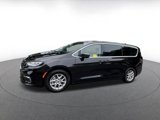 Used 2024 Chrysler Pacifica Touring-L image 5
