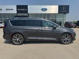 Used 2017 Chrysler Pacifica Limited image 2