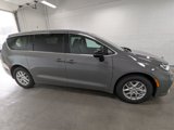 New 2025 Chrysler Pacifica Select image 2