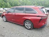 Used 2025 Toyota Sienna XLE image 4