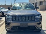 Used 2017 Jeep Grand Cherokee Altitude image 3