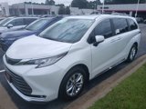 New 2025 Toyota Sienna Limited image 3