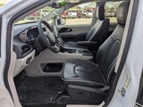 Used 2023 Chrysler Pacifica Limited image 2
