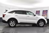 Used 2023 Kia Sorento LX image 4