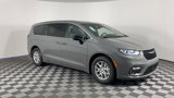 New 2025 Chrysler Pacifica Select image 2
