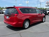 New 2025 Chrysler Pacifica Select image 3