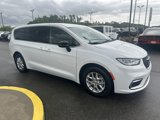 New 2025 Chrysler Pacifica Select image 5