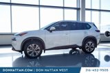 Used 2023 Nissan Rogue SV image 2