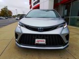 New 2025 Toyota Sienna XSE image 2