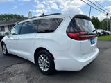 Used 2022 Chrysler Pacifica Touring-L image 4