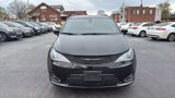 Used 2019 Chrysler Pacifica Touring-L image 2