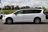 New 2025 Chrysler Pacifica Select image 4