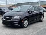 Used 2024 Chrysler Pacifica Touring-L image 3
