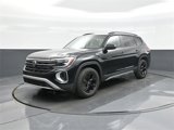 New 2025 Volkswagen Atlas Peak Edition SE image 3