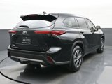 Used 2022 Toyota Highlander XLE image 3