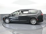 Used 2022 Chrysler Pacifica Touring-L image 3