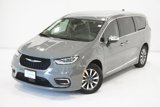 Used 2023 Chrysler Pacifica Limited image 2