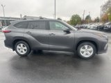 Used 2023 Toyota Highlander LE image 5