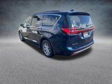 Used 2022 Chrysler Pacifica Touring image 3