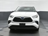 Used 2022 Toyota Highlander XLE image 2