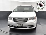 Used 2015 Chrysler Town & Country Touring image 2