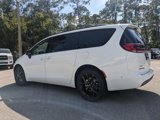 Used 2023 Chrysler Pacifica Limited w/ S Appearance Package image 6