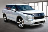 New 2025 Mitsubishi Outlander SE image 3
