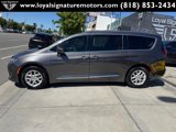 Used 2020 Chrysler Pacifica Touring-L image 4
