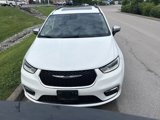 Used 2023 Chrysler Pacifica Limited image 2