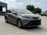 Used 2024 Toyota Sienna LE image 1