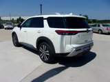 Used 2023 Nissan Pathfinder Platinum image 5