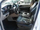 Used 2023 Chrysler Pacifica Limited image 5