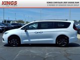 New 2025 Chrysler Pacifica Limited image 3
