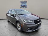 Used 2023 Chrysler Pacifica Limited image 3