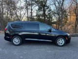 Used 2021 Chrysler Pacifica Touring-L image 2