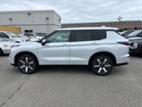 New 2025 Mitsubishi Outlander SE image 2