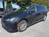 Used 2023 Chrysler Voyager LX image 3