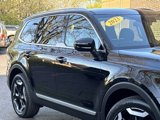 Used 2023 Kia Telluride EX w/ EX Captain's Chair Package image 4