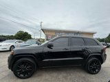 Used 2017 Jeep Grand Cherokee Altitude image 3