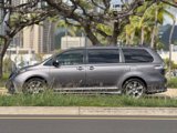 Used 2020 Toyota Sienna SE Premium image 2